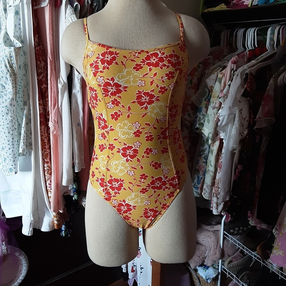 Swimsuit - Picture 1 of 4